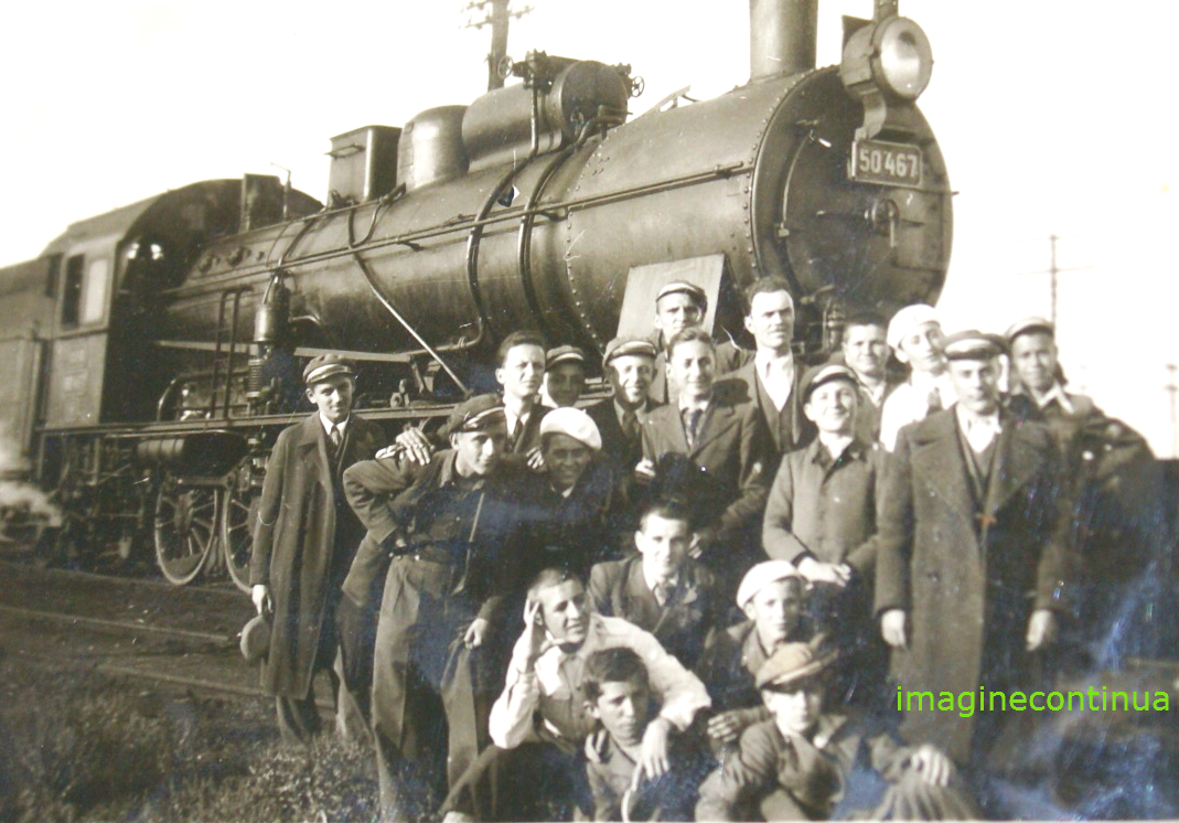 elevi-langa-o-locomotiva-in-1939.jpg