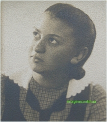 Tanara fata cu guler din dantela, circa 1941-1942